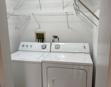 705 E Whispering Oaks Drive - Photo Thumbnail 14