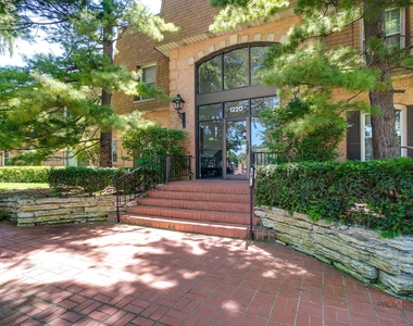 1220 Park Avenue W - Photo Thumbnail 2