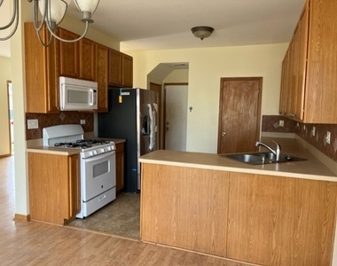 478 Brookside Drive - Photo Thumbnail 2