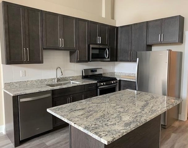 3224 W North Avenue - Photo Thumbnail 2