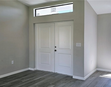 4300 11th Street W - Photo Thumbnail 2