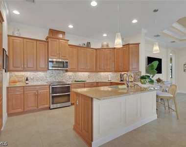 9142 Isla Bella Circle - Photo Thumbnail 3