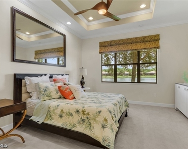 9142 Isla Bella Circle - Photo Thumbnail 12