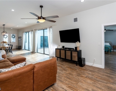 10600 Mcgregor Boulevard - Photo Thumbnail 9
