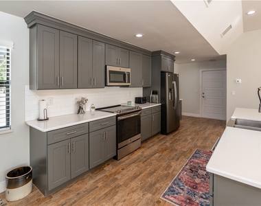 10600 Mcgregor Boulevard - Photo Thumbnail 7