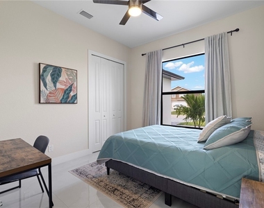 1137 Sw 18th Court - Photo Thumbnail 17