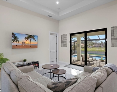 1137 Sw 18th Court - Photo Thumbnail 1