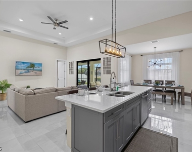1137 Sw 18th Court - Photo Thumbnail 7