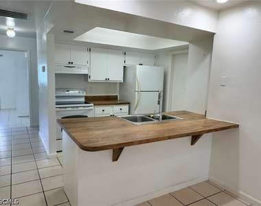 729 Sw 39th Street - Photo Thumbnail 4