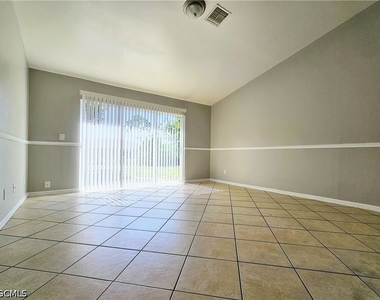 230 Hightower Avenue S - Photo Thumbnail 2