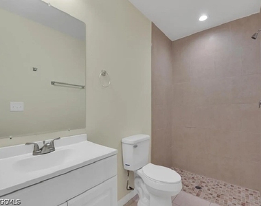 704 Se 6th Terrace - Photo Thumbnail 7