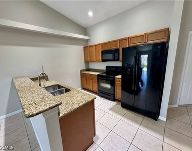 704 Se 6th Terrace - Photo Thumbnail 2