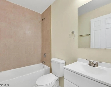 704 Se 6th Terrace - Photo Thumbnail 11