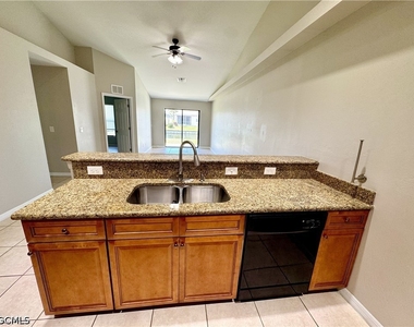 704 Se 6th Terrace - Photo Thumbnail 5