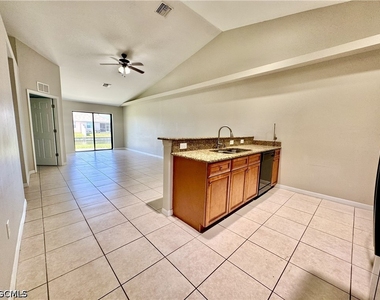 704 Se 6th Terrace - Photo Thumbnail 3