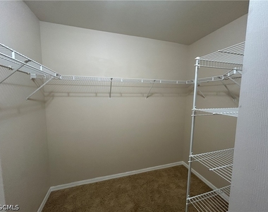 1405 Ne 5th Place - Photo Thumbnail 1