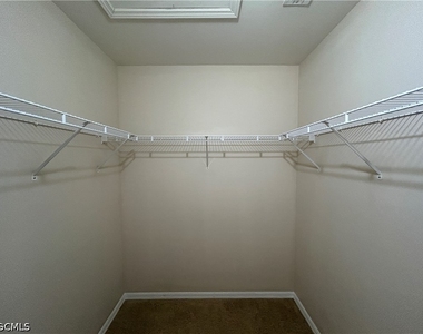 1405 Ne 5th Place - Photo Thumbnail 6