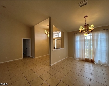 1405 Ne 5th Place - Photo Thumbnail 8