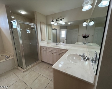 1405 Ne 5th Place - Photo Thumbnail 14
