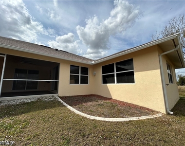 1405 Ne 5th Place - Photo Thumbnail 24