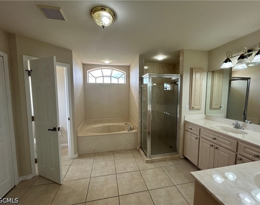 1405 Ne 5th Place - Photo Thumbnail 13