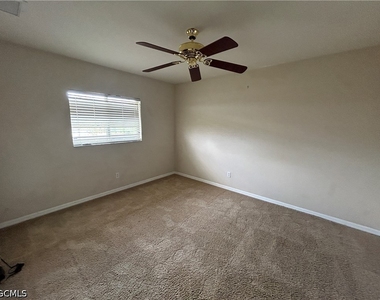 1405 Ne 5th Place - Photo Thumbnail 16