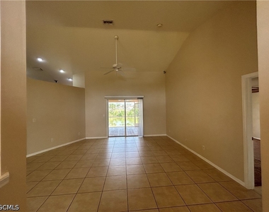 1405 Ne 5th Place - Photo Thumbnail 3