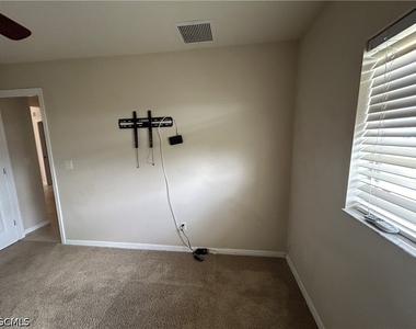 1405 Ne 5th Place - Photo Thumbnail 17