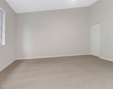 8189 Pacific Beach Drive - Photo Thumbnail 17