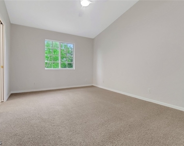 8189 Pacific Beach Drive - Photo Thumbnail 15