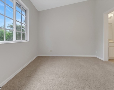 8189 Pacific Beach Drive - Photo Thumbnail 13