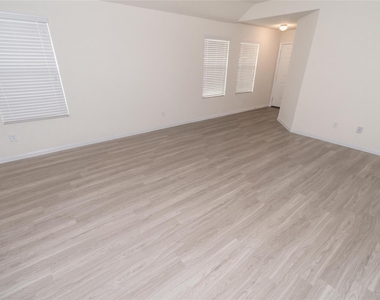 5511 Latta Plantation - Photo Thumbnail 3