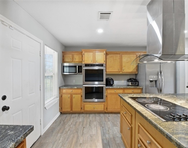 6203 Gaston Street - Photo Thumbnail 10