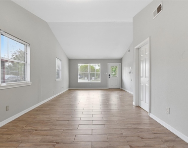 6203 Gaston Street - Photo Thumbnail 5