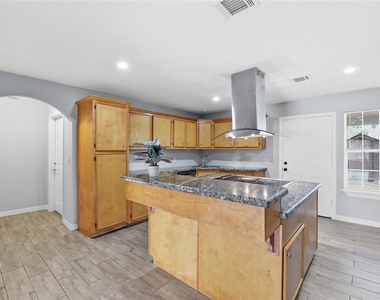 6203 Gaston Street - Photo Thumbnail 7