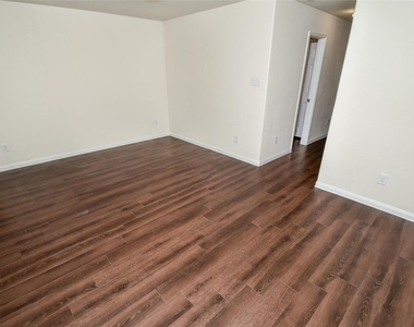 3610 Bluebird Park Lane - Photo Thumbnail 5