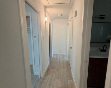 143 Hollyvale Drive - Photo Thumbnail 21