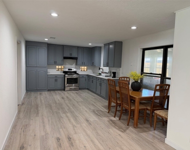 143 Hollyvale Drive - Photo Thumbnail 2