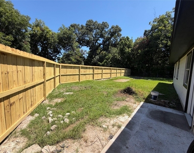 143 Hollyvale Drive - Photo Thumbnail 4