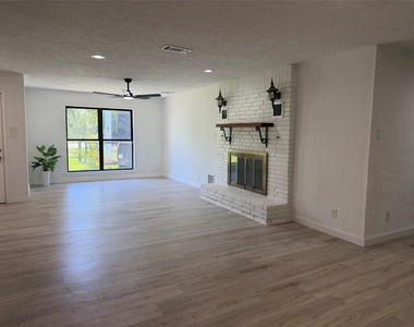 143 Hollyvale Drive - Photo Thumbnail 7