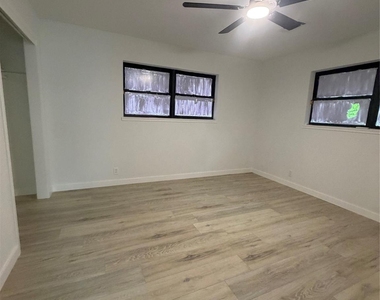 143 Hollyvale Drive - Photo Thumbnail 9