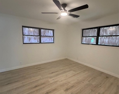 143 Hollyvale Drive - Photo Thumbnail 31
