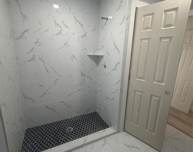 143 Hollyvale Drive - Photo Thumbnail 12