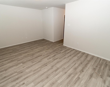 16911 Lacey Bell Lane - Photo Thumbnail 8