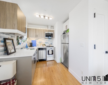 319 Graham Avenue - Photo Thumbnail 3