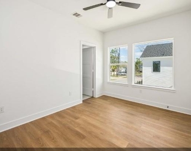 4501 Newberry Street - Photo Thumbnail 12