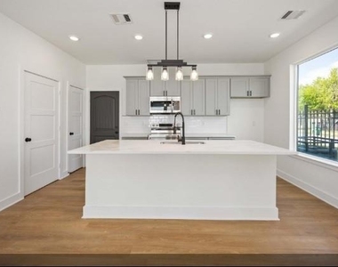 4501 Newberry Street - Photo Thumbnail 5