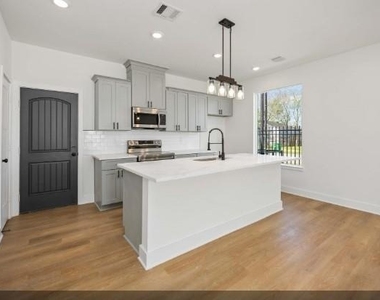 4501 Newberry Street - Photo Thumbnail 7