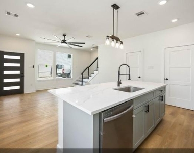 4501 Newberry Street - Photo Thumbnail 4