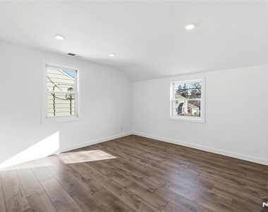 73 Macarthur - Photo Thumbnail 8